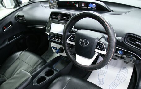 Toyota Prius IV XW50, 2016 год, 1 633 000 рублей, 14 фотография