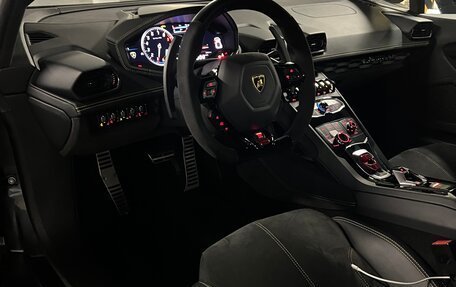 Lamborghini Huracán, 2017 год, 26 100 000 рублей, 6 фотография
