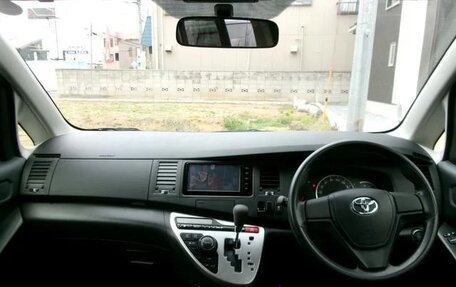 Toyota ISis I, 2014 год, 1 240 000 рублей, 11 фотография