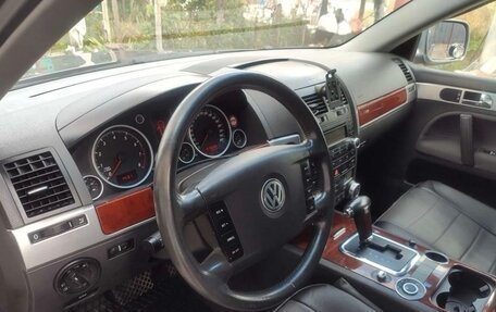 Volkswagen Touareg III, 2004 год, 1 099 999 рублей, 12 фотография