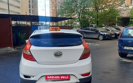 Hyundai Solaris II рестайлинг, 2015 год, 690 000 рублей, 3 фотография
