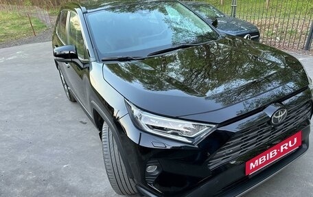 Toyota RAV4, 2021 год, 4 800 000 рублей, 2 фотография