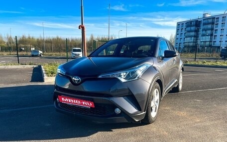 Toyota C-HR I рестайлинг, 2018 год, 2 720 000 рублей, 3 фотография