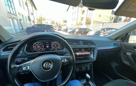 Volkswagen Tiguan II, 2018 год, 3 120 000 рублей, 13 фотография