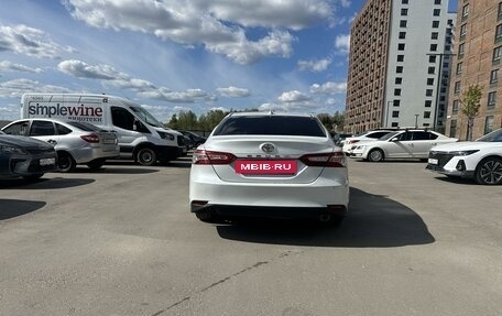 Toyota Camry, 2019 год, 3 050 000 рублей, 4 фотография