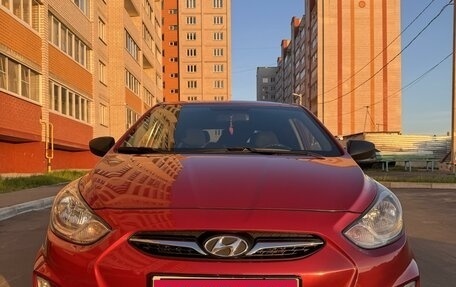 Hyundai Solaris II рестайлинг, 2012 год, 820 000 рублей, 2 фотография