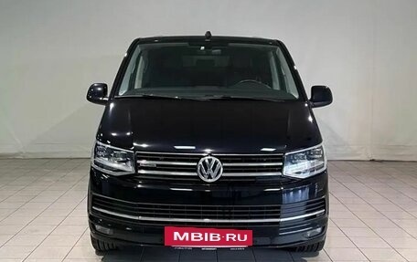 Volkswagen Multivan T6 рестайлинг, 2019 год, 5 900 000 рублей, 2 фотография