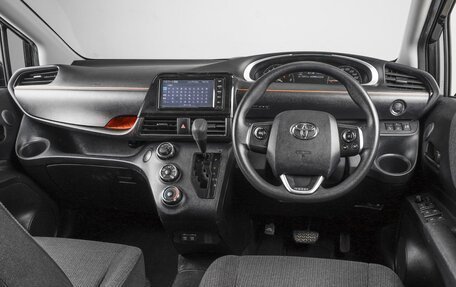 Toyota Sienta II, 2019 год, 1 569 000 рублей, 6 фотография