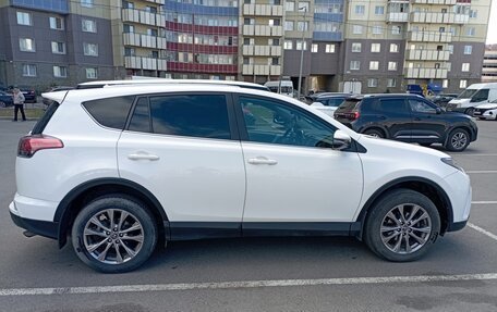 Toyota RAV4, 2018 год, 2 800 000 рублей, 2 фотография