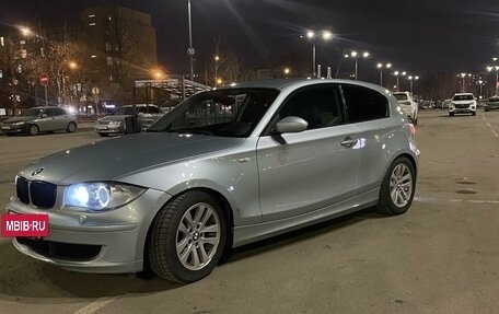 BMW 1 серия, 2008 год, 600 000 рублей, 2 фотография