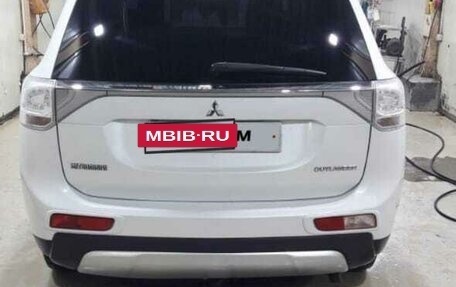 Mitsubishi Outlander III рестайлинг 3, 2014 год, 1 750 000 рублей, 2 фотография