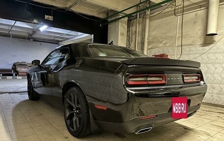 Dodge Challenger III рестайлинг 2, 2019 год, 3 999 000 рублей, 6 фотография