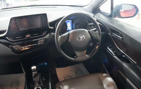 Toyota C-HR I рестайлинг, 2018 год, 2 629 000 рублей, 10 фотография