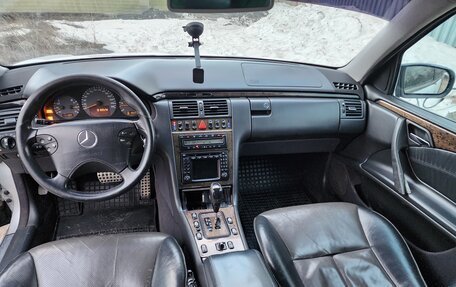 Mercedes-Benz E-Класс, 2001 год, 490 000 рублей, 8 фотография