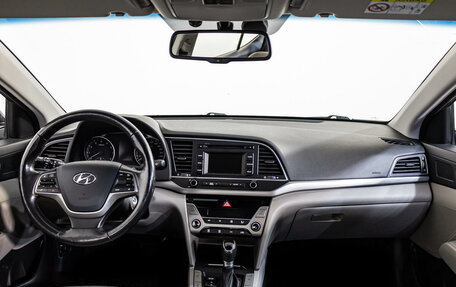 Hyundai Elantra VI рестайлинг, 2018 год, 1 765 000 рублей, 10 фотография
