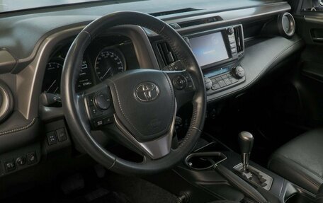 Toyota RAV4, 2016 год, 2 815 000 рублей, 10 фотография