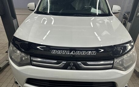 Mitsubishi Outlander III рестайлинг 3, 2013 год, 1 849 000 рублей, 2 фотография