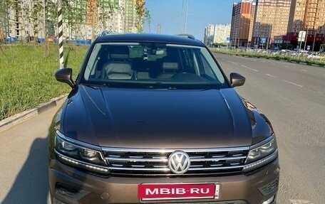 Volkswagen Tiguan II, 2018 год, 2 600 000 рублей, 4 фотография