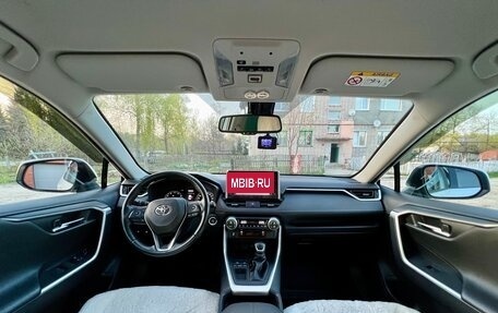 Toyota RAV4, 2021 год, 3 280 000 рублей, 10 фотография