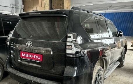 Toyota Land Cruiser Prado 150 рестайлинг 2, 2021 год, 8 300 000 рублей, 4 фотография