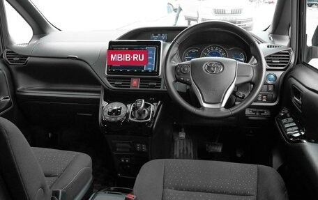 Toyota Voxy III, 2020 год, 2 799 000 рублей, 6 фотография