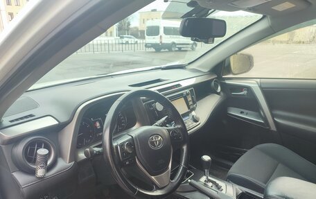 Toyota RAV4, 2015 год, 2 350 000 рублей, 9 фотография