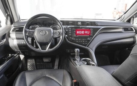 Toyota Camry, 2019 год, 3 290 000 рублей, 9 фотография