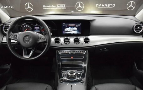 Mercedes-Benz E-Класс, 2017 год, 3 600 000 рублей, 3 фотография