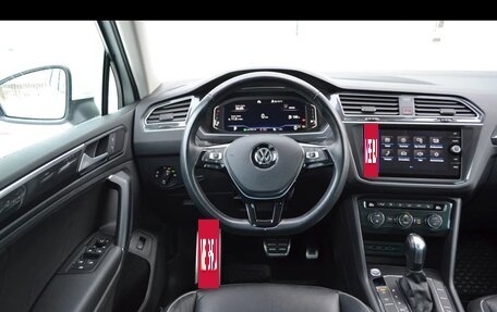 Volkswagen Tiguan II, 2019 год, 3 650 000 рублей, 5 фотография