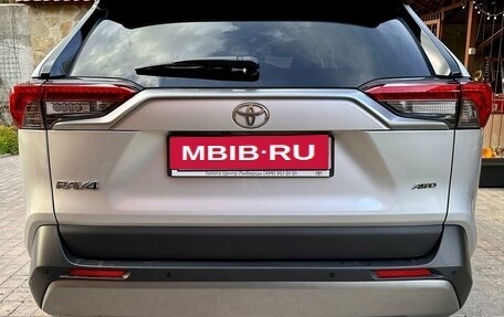 Toyota RAV4, 2021 год, 5 100 000 рублей, 3 фотография