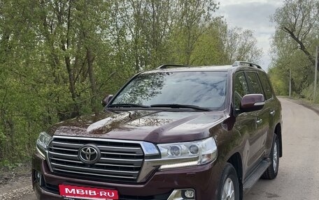 Toyota Land Cruiser 200, 2017 год, 7 180 000 рублей, 2 фотография