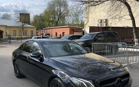 Mercedes-Benz E-Класс, 2017 год, 2 600 000 рублей, 3 фотография