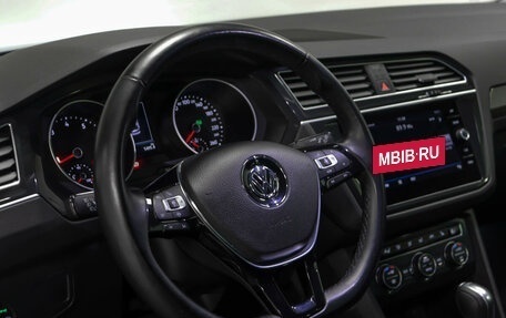 Volkswagen Tiguan II, 2018 год, 2 857 000 рублей, 21 фотография