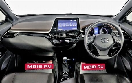 Toyota C-HR I рестайлинг, 2018 год, 2 498 000 рублей, 7 фотография