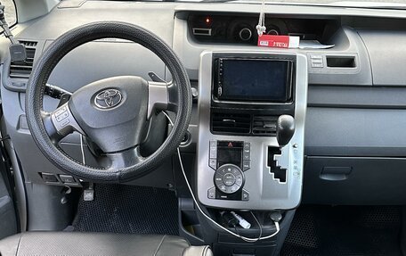 Toyota Voxy II, 2010 год, 1 400 000 рублей, 6 фотография