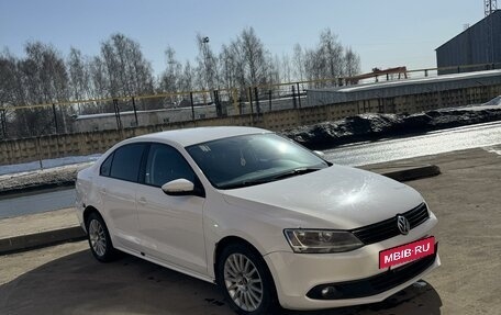 Volkswagen Jetta VI, 2013 год, 740 000 рублей, 2 фотография