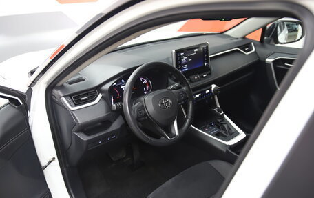 Toyota RAV4, 2021 год, 3 690 000 рублей, 9 фотография