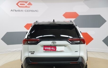 Toyota RAV4, 2021 год, 3 690 000 рублей, 6 фотография