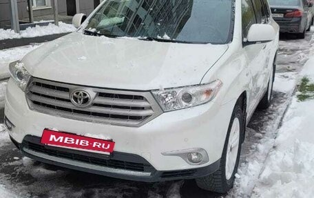Toyota Highlander III, 2012 год, 2 350 000 рублей, 2 фотография