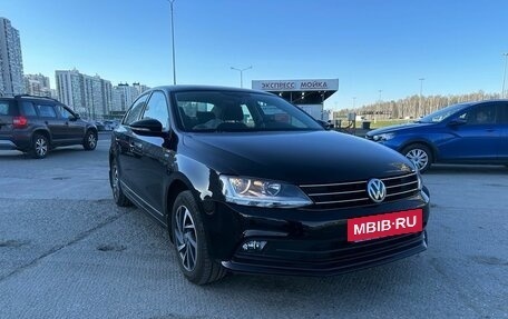Volkswagen Jetta VI, 2018 год, 1 990 000 рублей, 4 фотография