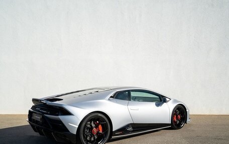 Lamborghini Huracán, 2023 год, 35 000 000 рублей, 4 фотография