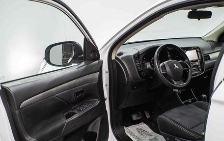 Mitsubishi Outlander III рестайлинг 3, 2015 год, 2 039 000 рублей, 7 фотография