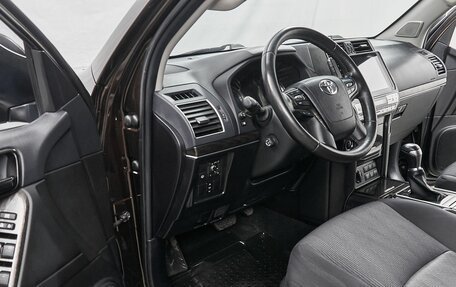 Toyota Land Cruiser Prado 150 рестайлинг 2, 2017 год, 6 060 000 рублей, 15 фотография