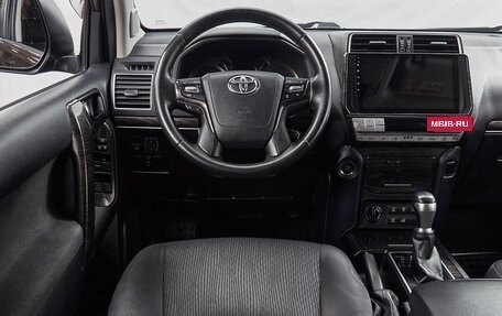 Toyota Land Cruiser Prado 150 рестайлинг 2, 2017 год, 6 060 000 рублей, 21 фотография