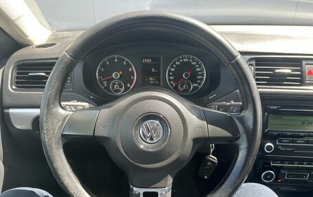 Volkswagen Jetta VI, 2011 год, 980 000 рублей, 13 фотография