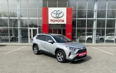 Toyota RAV4, 2021 год, 3 400 000 рублей, 3 фотография