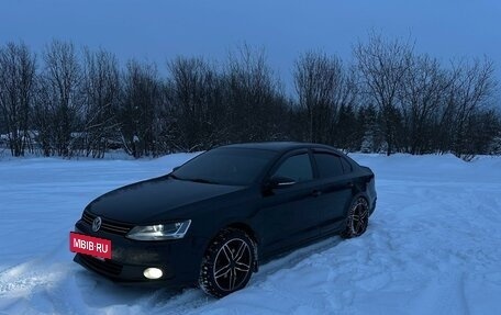 Volkswagen Jetta VI, 2011 год, 980 000 рублей, 2 фотография