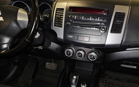 Mitsubishi Outlander III рестайлинг 3, 2011 год, 1 700 000 рублей, 8 фотография