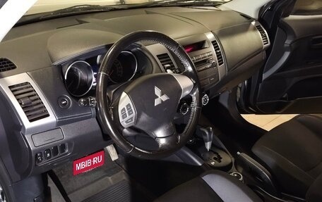 Mitsubishi Outlander III рестайлинг 3, 2011 год, 1 700 000 рублей, 6 фотография