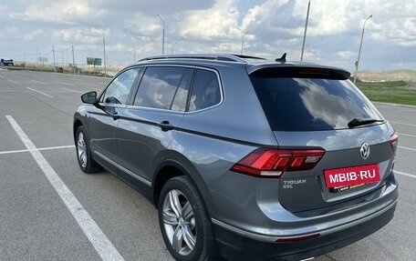 Volkswagen Tiguan II, 2018 год, 3 090 000 рублей, 6 фотография